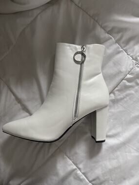 Dream Paris White Faux Leather Ankle Boots Size 10